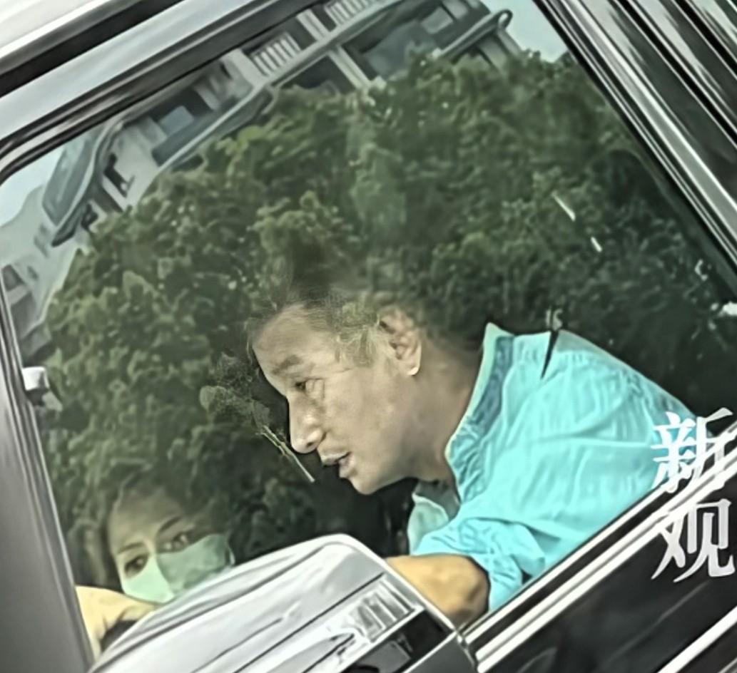 名人的的八卦总是让人追着不放，文章和姚笛同车画面被拍，马上又引起了一大波的轰动。
