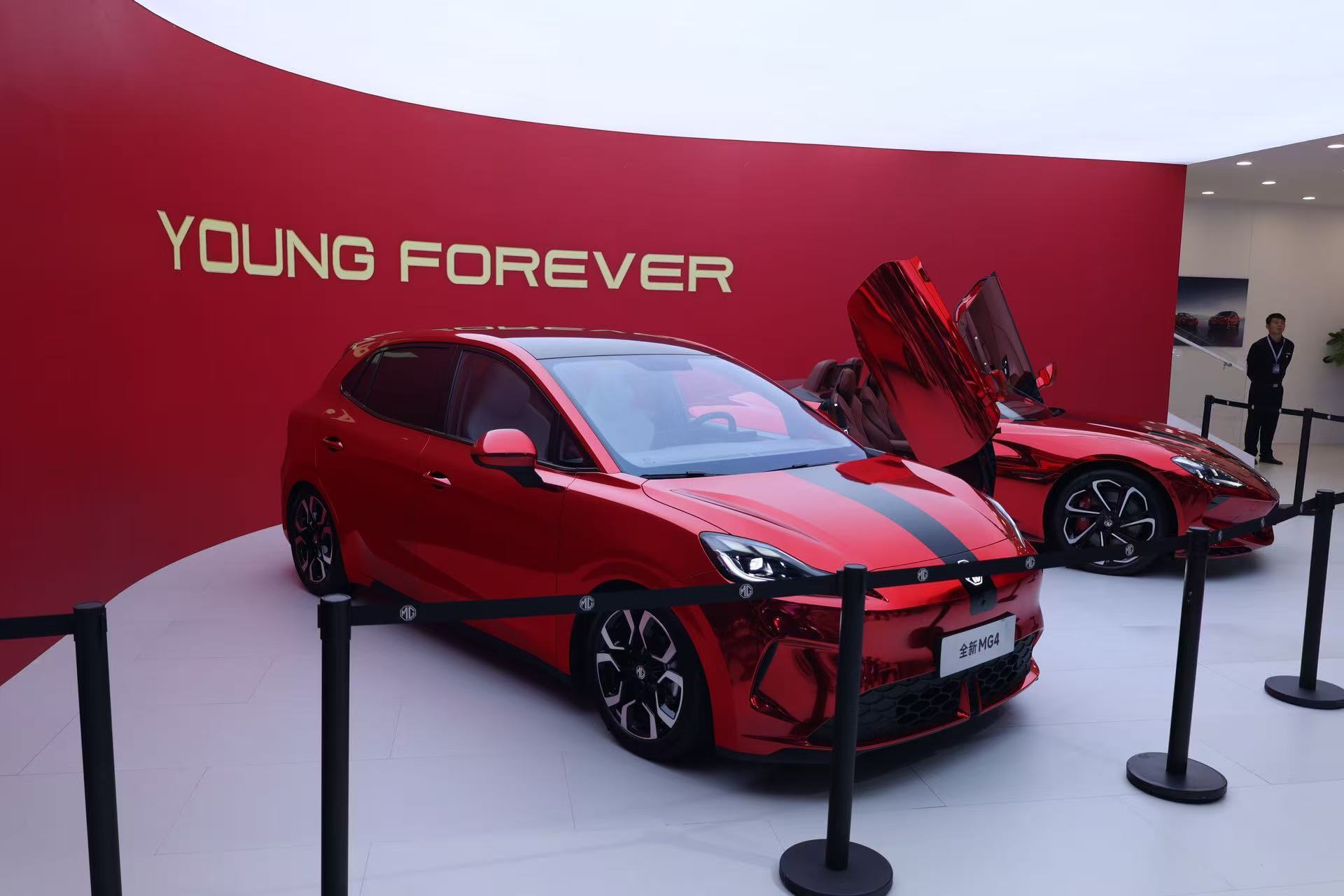 2025成都车展实拍全新MG4，限时补贴价6.58万元起，还有半固态电池版本，