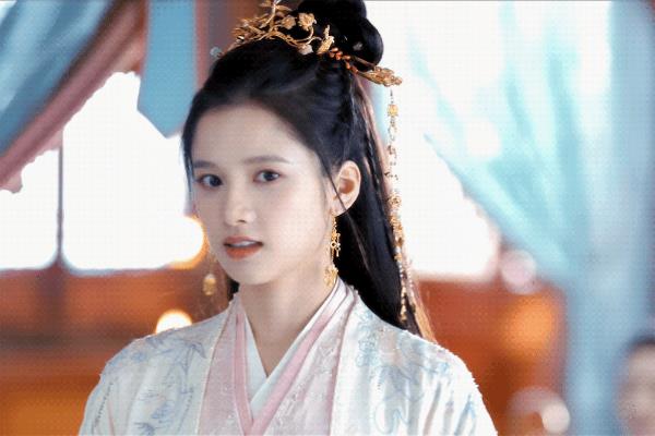 播前谁都没想过吧，藏海传这种大男主剧，最出彩的是女主。张婧仪抖音打戏视频一