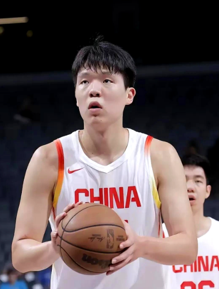 中国男篮冲击2028年洛杉矶奥运会门票，这四人成长很关键: