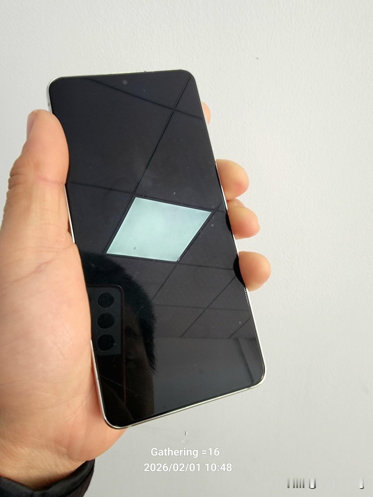 果不其然，这个手机经过重摔以后，果然在半个月以后出了问题了。自从上次被老乡摔过