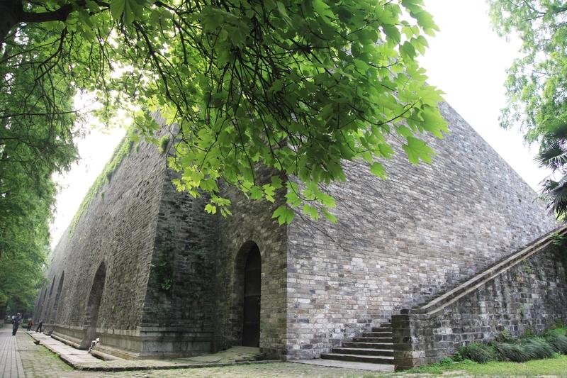 明朝继承了哪些元朝传统?明朝在建立初期，虽以“驱除胡虏，恢复中华”为号召，但