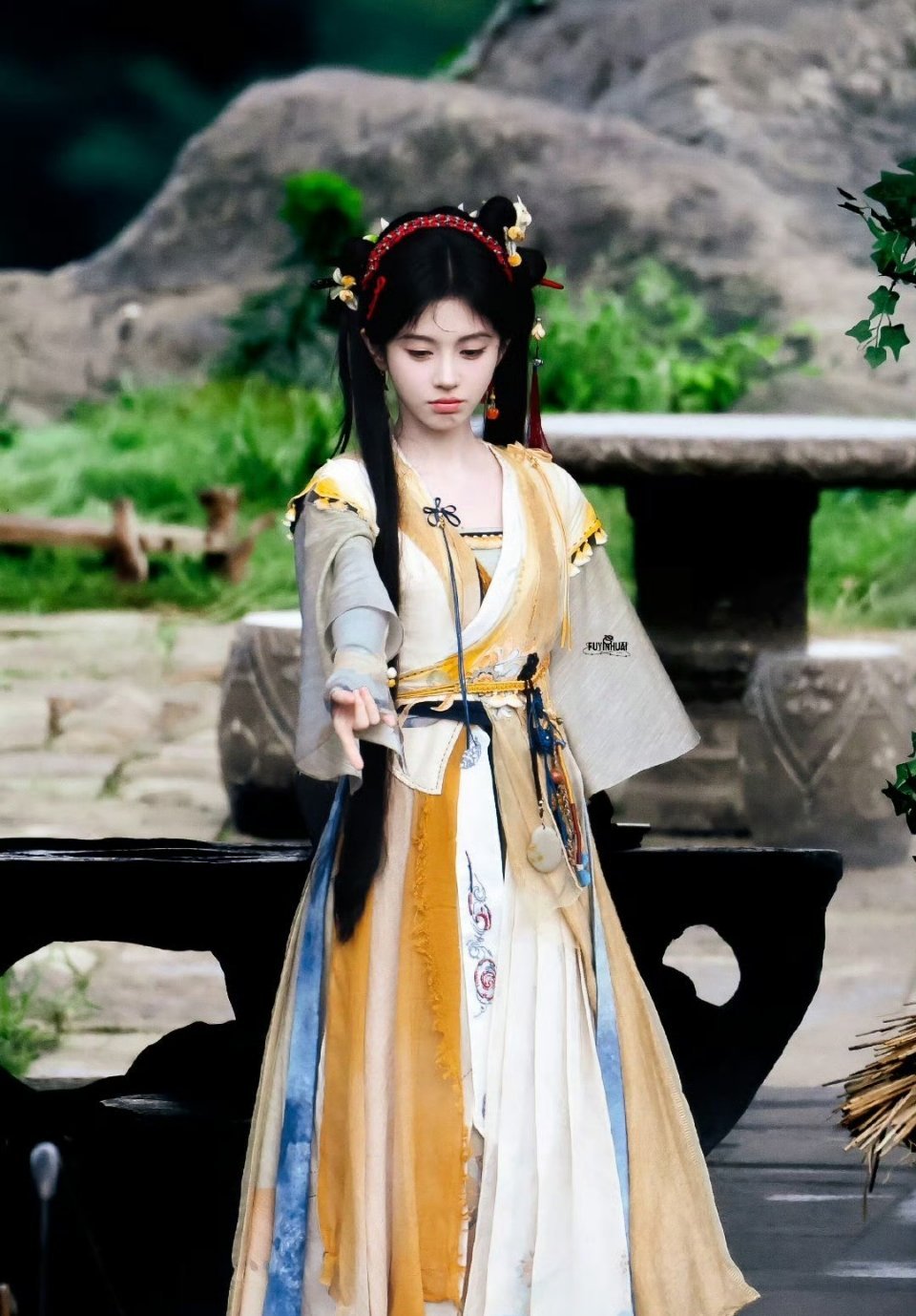 鞠婧祎阿黛黄衣路透，好水灵~​​​