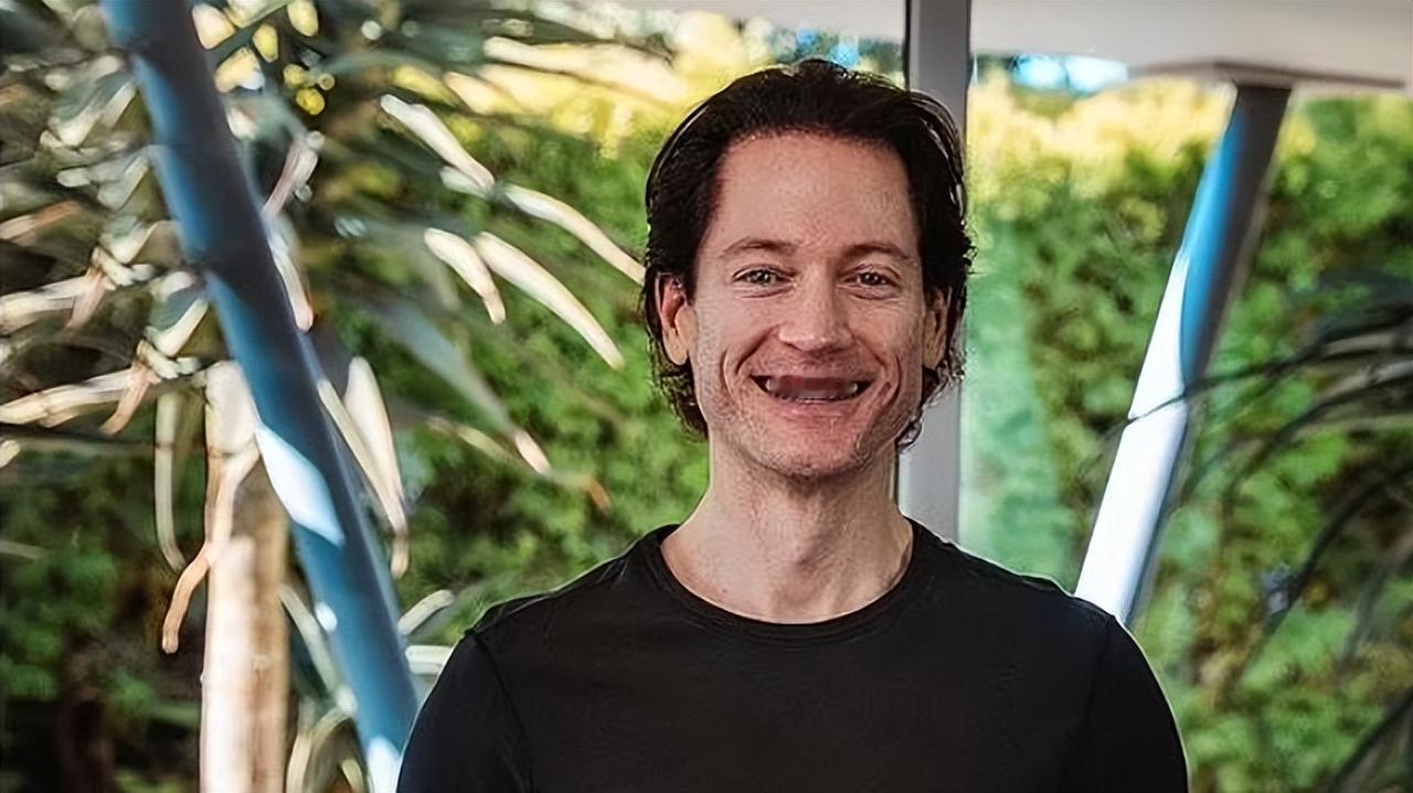 狂砸10亿，跟儿子“换血”的美国富豪，成为世界首位返老还童的人 凌晨四点