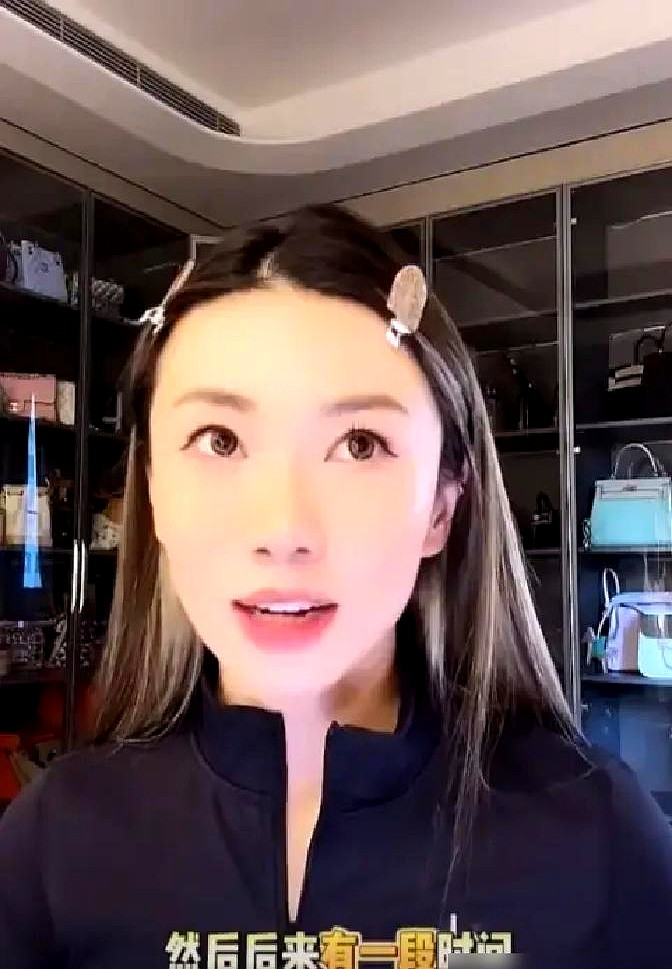 程晓玥在直播里提到当年跟郑恺分手的事，原来分开前一个月，机票都订好了飞大理，抱着最后一丝希望想挽回。