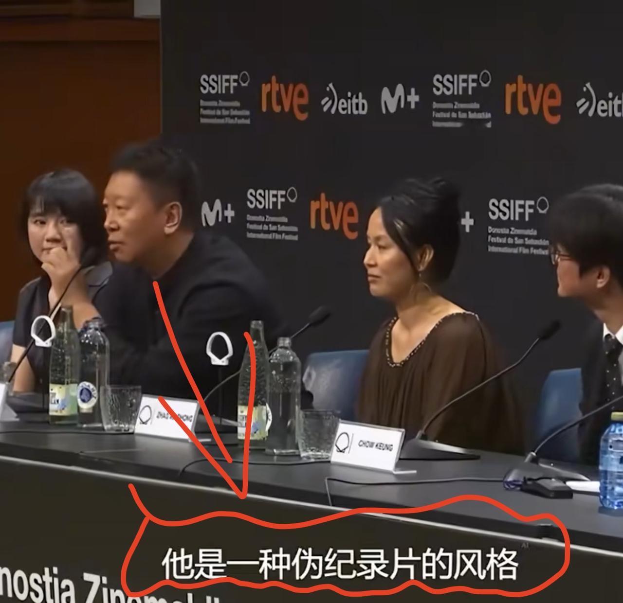 看吧，这小子拍这个电影就是故意的，他在国外放映的时候承认了，高墙里的部分是伪纪录