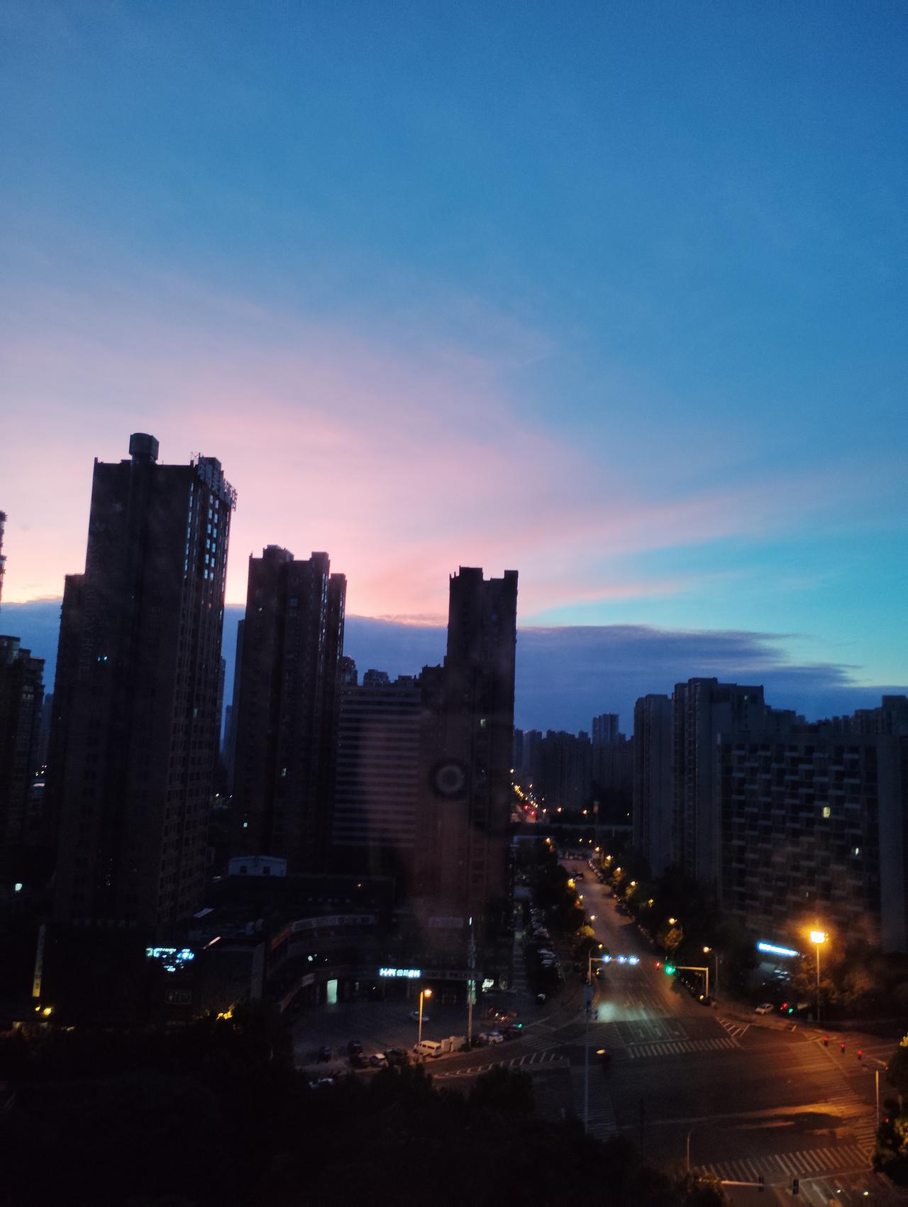 三国演义中元末明初罗贯中的：“话说天下大势，分久必合，合久必分。”分裂的时间长