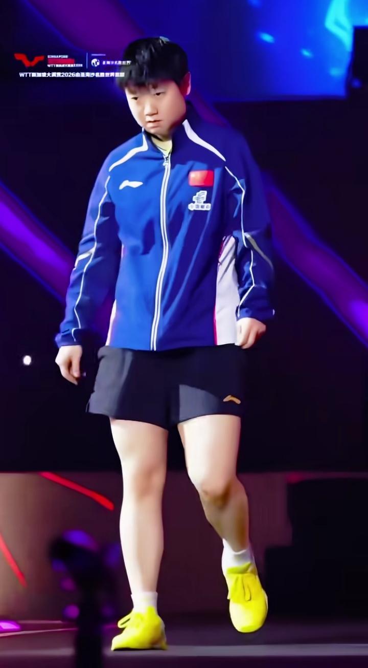 谁说重庆冠军赛没人看？孙颖莎一出场，座无虚席。发现没，大家现在都“挑人看