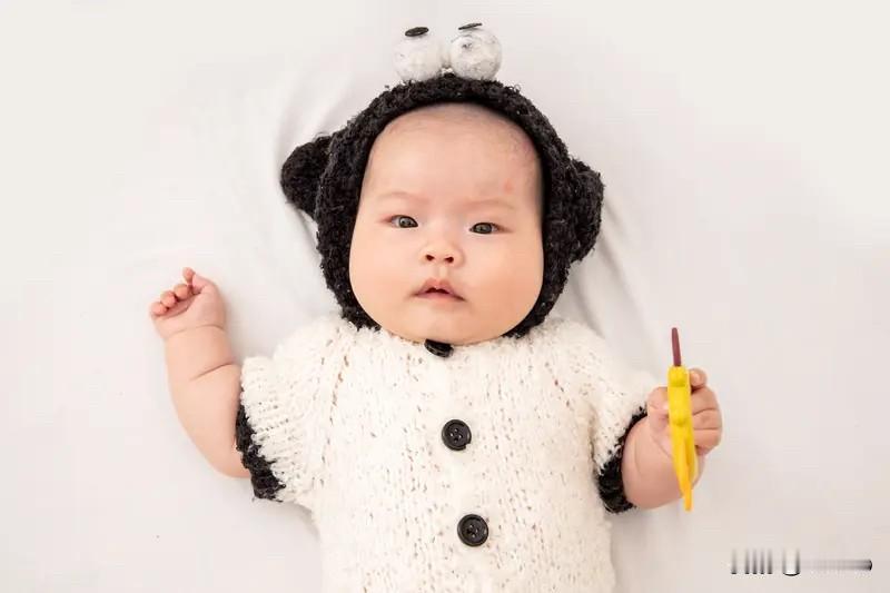马上要出月子了，本想着婆婆来月子中心是认真学带娃，结果却让我更焦虑！抱娃
