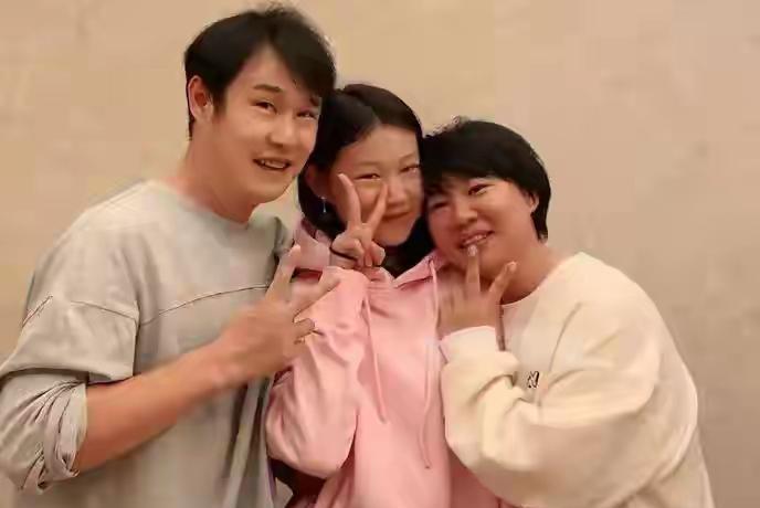 沈佳润一首歌卖了210万，可她连自己专辑封面都改不了。球球搬进杭州，淘宝直接给