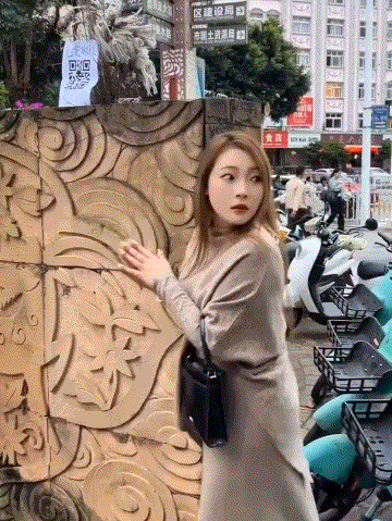 网友:别说她蒙了，这事换谁谁都蒙啊！