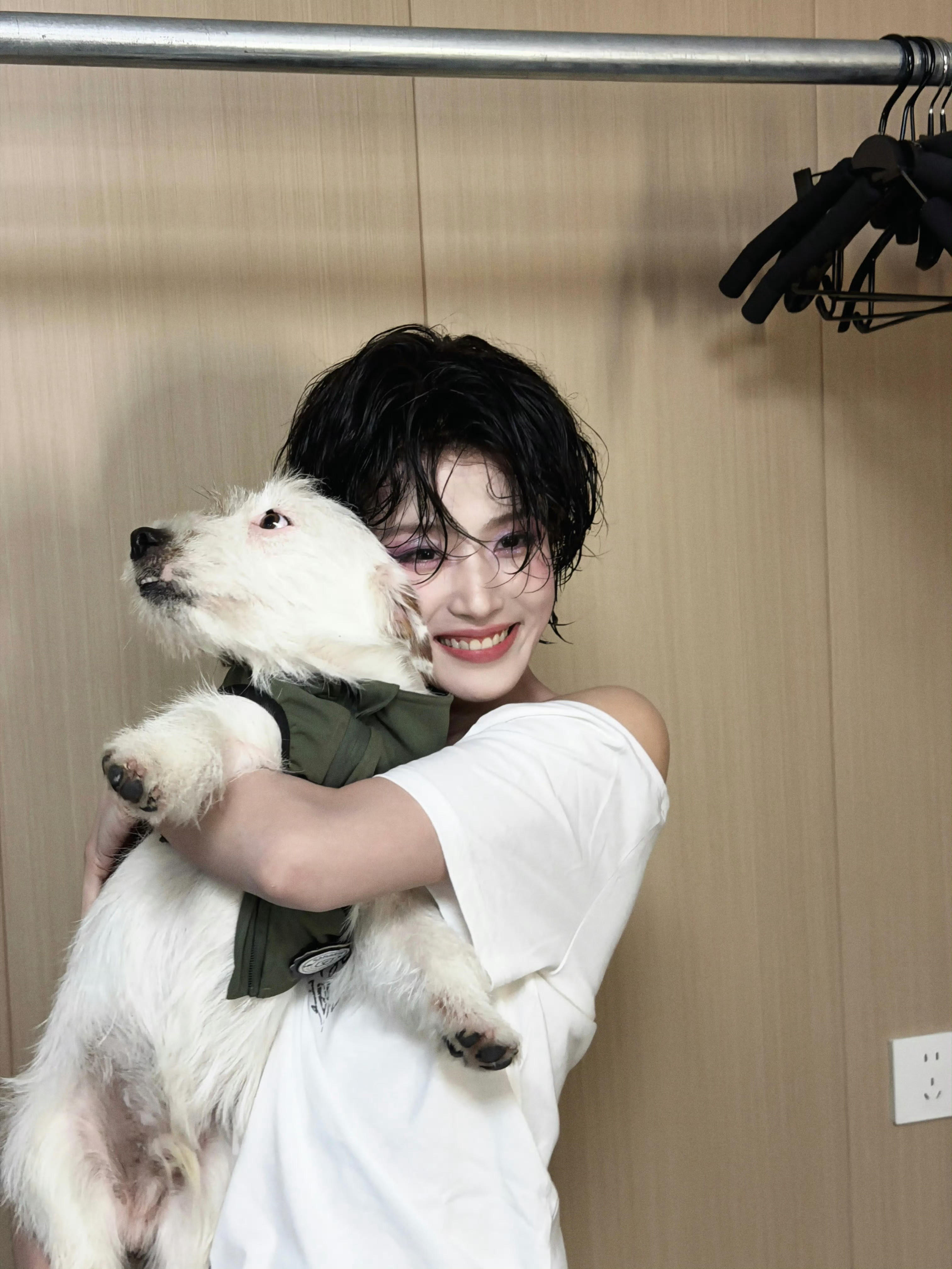 卢昱晓短发完全眼前一亮……噜噜这张脸真是做男做女都精彩啊又英气又有少年感，真的太