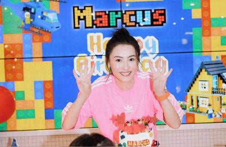 张柏芝三胎儿子首曝光，这颜值直接赢麻了！家人们，娱乐圈的瓜就像爆米花，一波接一