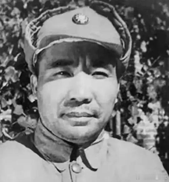 1935年深冬，怀玉山的寒风卷着雪粒，刺穿国民党补充第一旅的临时营房。王耀武踩