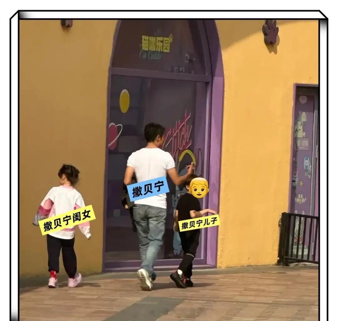 撒贝宁一家四口北京逛街被偶遇，李白身材高挑，气质出众。​​​