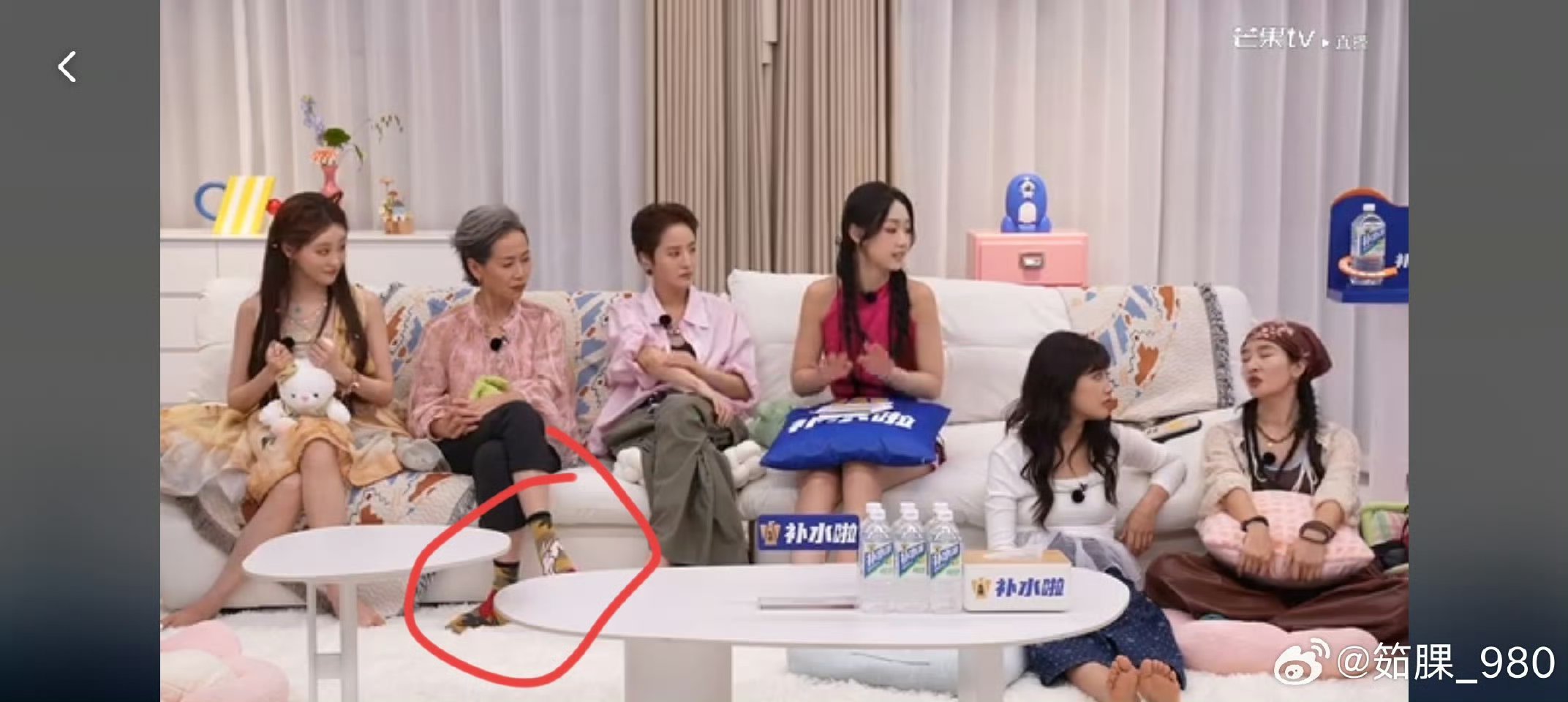 叶童到底有多少条花袜子叶童的丑袜子啊哈哈哈哈真服了​​​