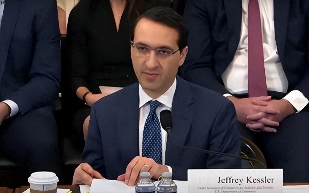 万万没想到！美国直接摊牌：只要制裁不停，中国就造不出大批量AI芯片！2026