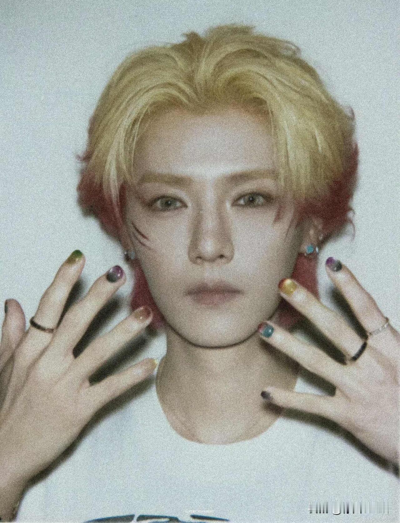 1月3日，熬夜等司晓迪再发文时，有网友翻出了过往娱记瓜主们的发文，个个直指鹿晗！