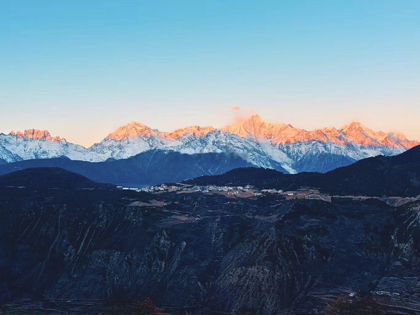 2025年的最后一页日历，被今晨第一缕阳光轻轻揭过。感谢屏幕前的你们，把信任、调