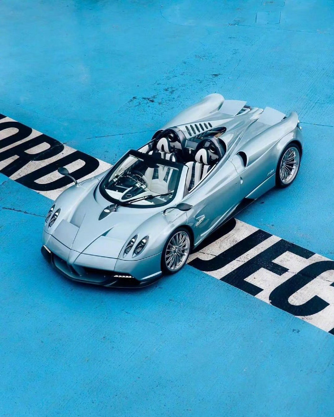 PaganiHuayraRoadster​​​