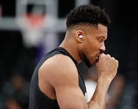 有种预感字母哥要走下坡路了詹姆斯转型做蓝领还能保持不错数据字母哥应该早点做