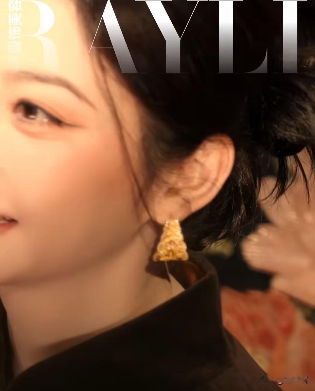 景甜就这样卷土重来了，说句打不死的小强不为过吧。前脚和孙某人的恩怨闹得满城风雨