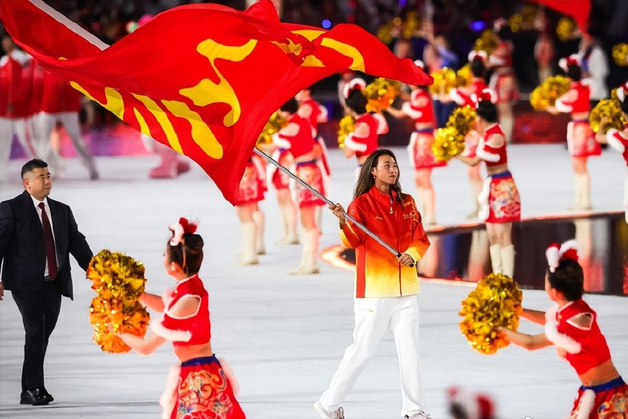 郑钦文全运会退赛肯定是她最不愿因做出的选择，作为湖北代表团的旗手，我相信在那个时