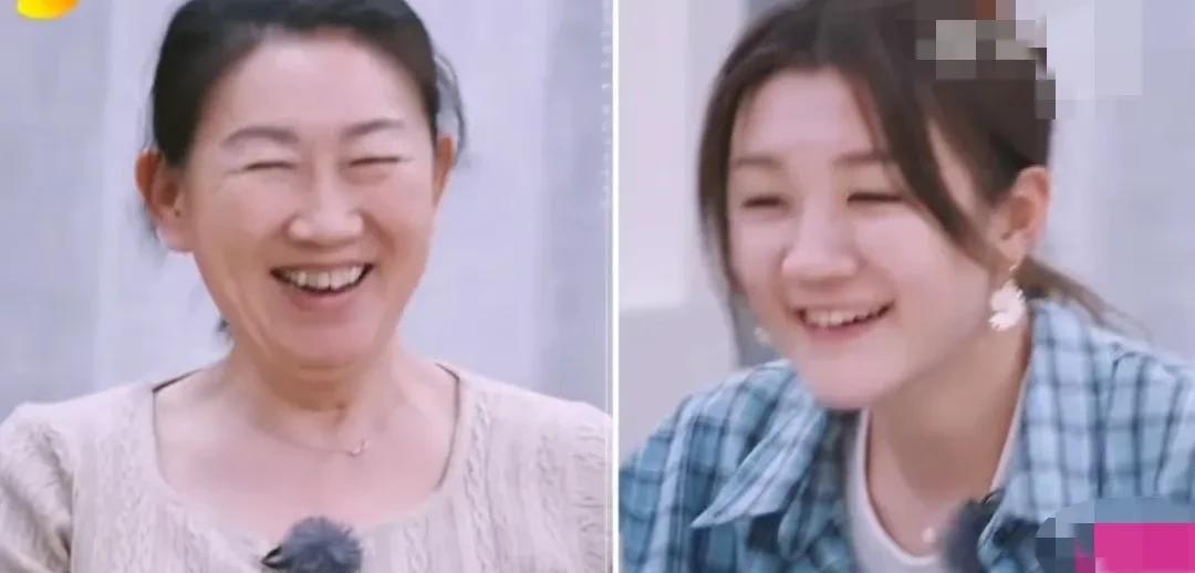 陈梦妈妈说到“新女儿”和女儿的三点区别，听得众人捧腹大笑。1：“新女儿”有两个