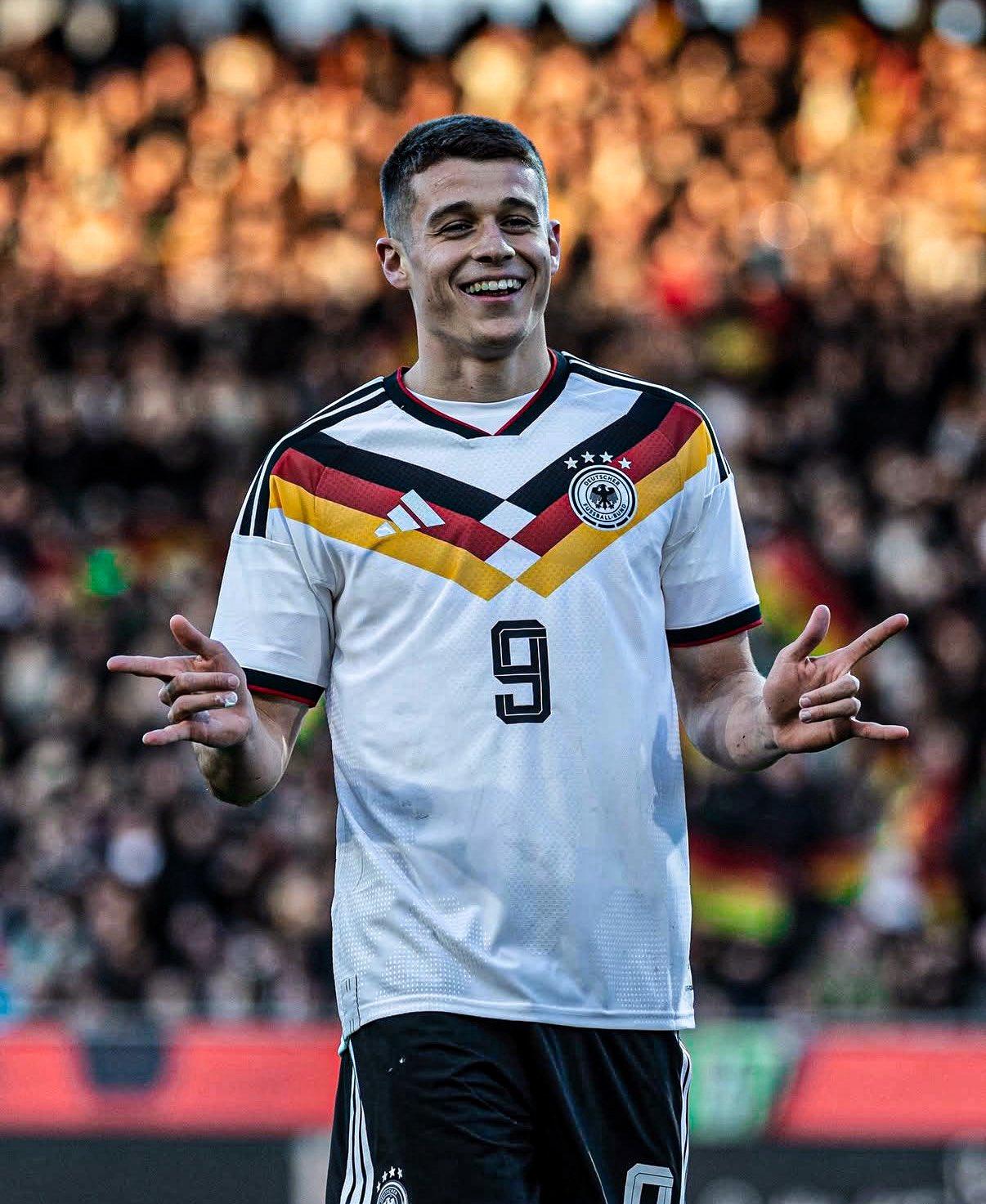 强如阿根廷也搞归化！不过看起来这名年轻球员更倾向于为德国队效力。阿根廷国家队