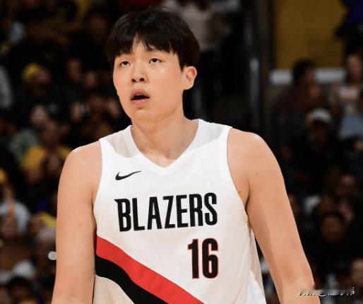 斯普利特谈杨瀚森：“杨瀚森上场时间不长。”“但是他的表现是正向的。”