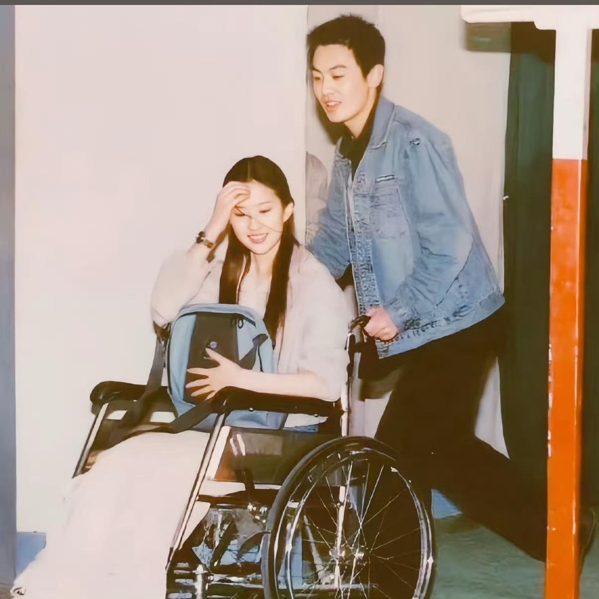 大学同学的两位知名明星，那时多么般配，可惜没成为一对！