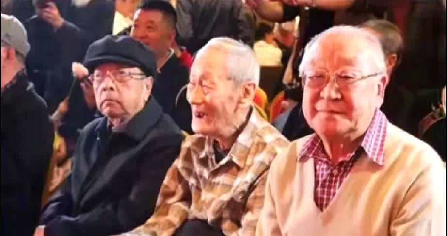 相声教育家马桂荣说侯耀华在相声界人缘不好，干女儿收徒弟请他去了，一个屋的田立禾、