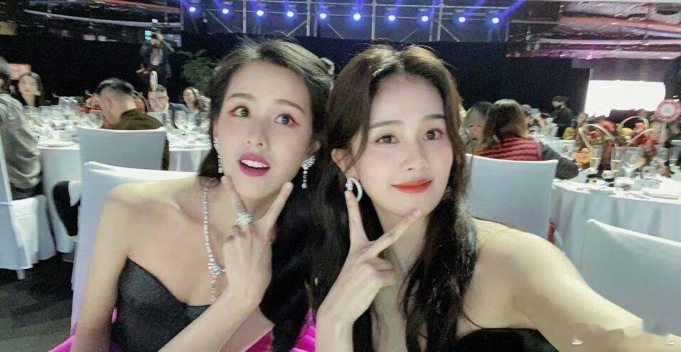 陈都灵白鹿晒合照，有一个人好心机