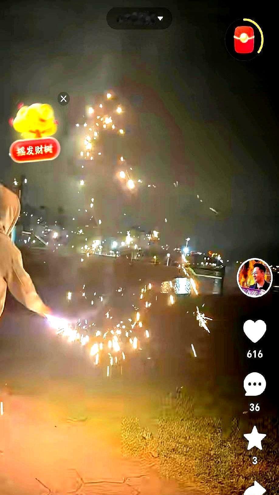 仙女棒戳向九个月孕肚那一刻，汪小菲表情凝固，马筱梅却噗嗤笑了。危险动作？不，