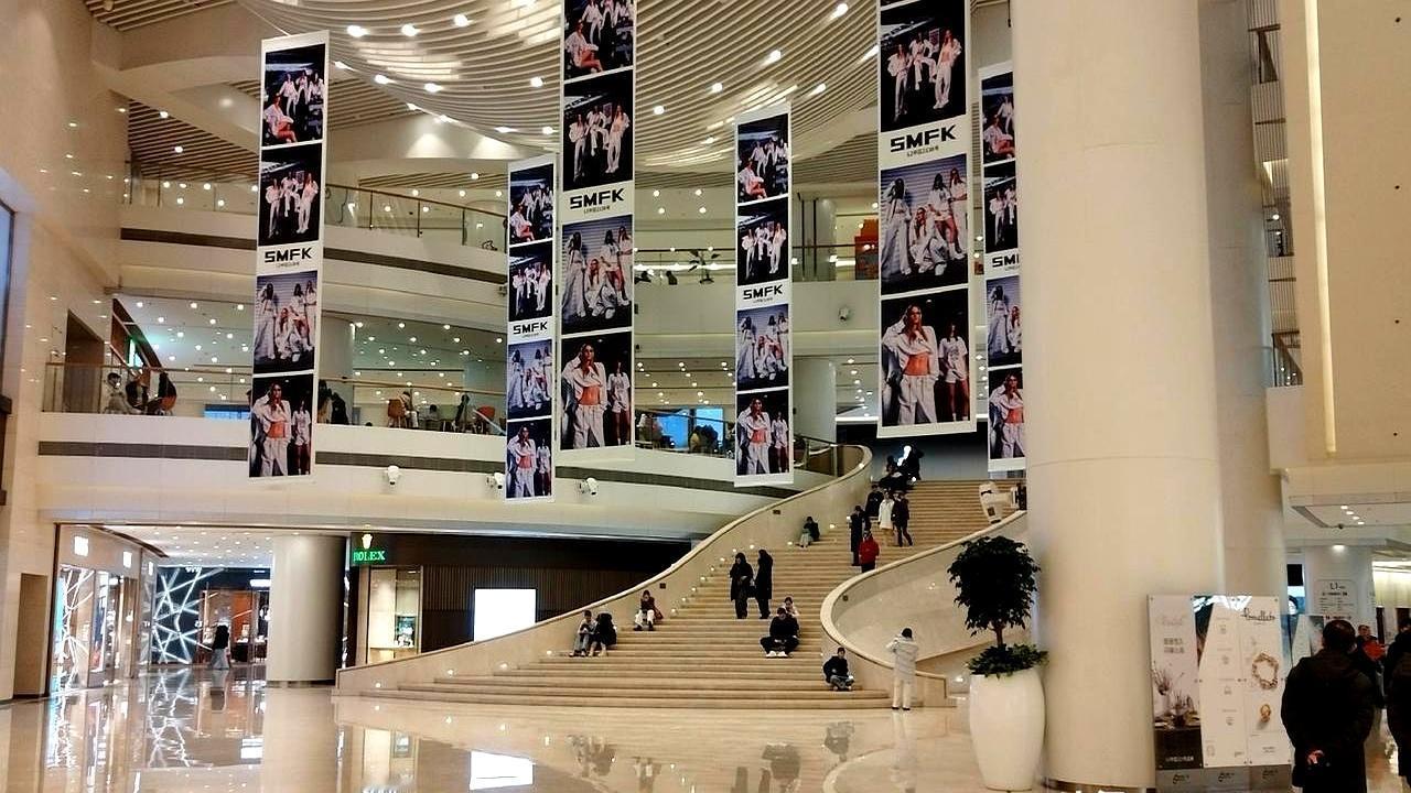 大连人钱包最痛的地方恒隆广场开业第9年，奢侈品排队比地铁还挤。地铁2号线人