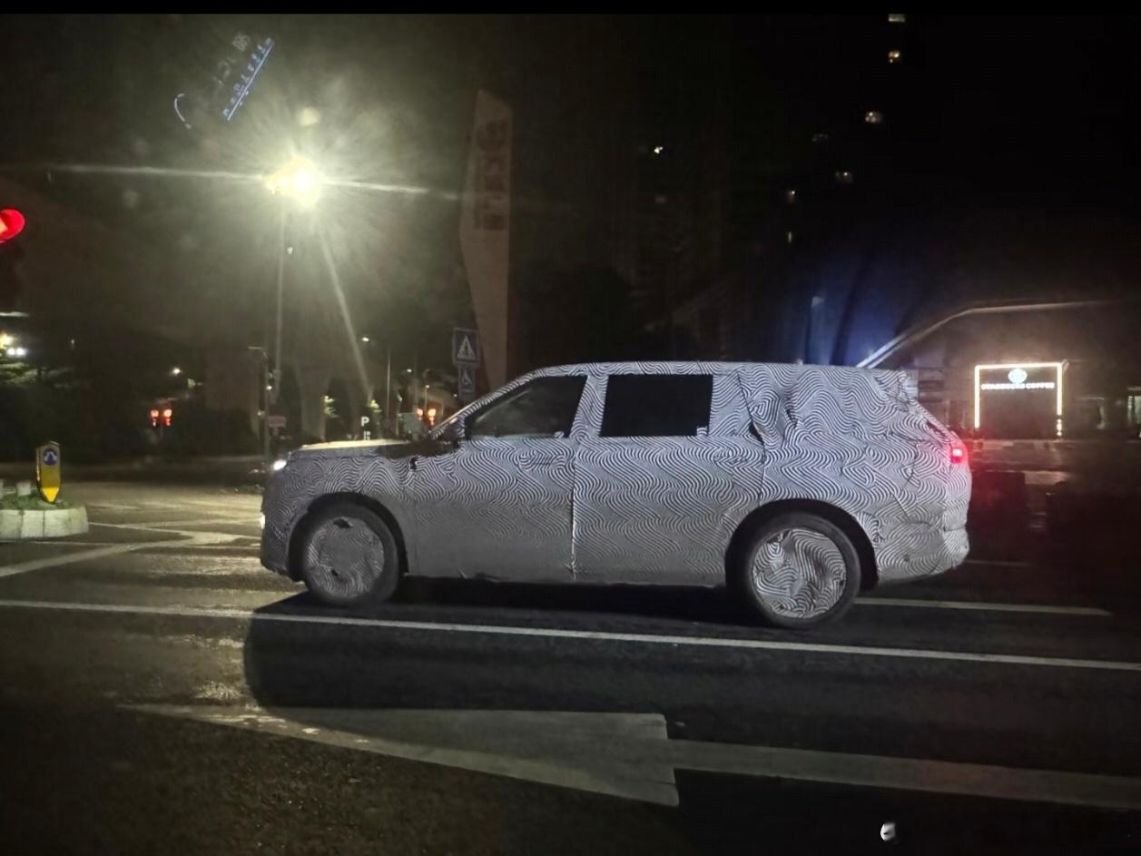 XHS网上看到，据说这是广汽丰田即将引进新一代增程汉兰达，看来是海外版汉兰达EV