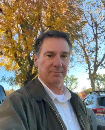 美加州这事儿可太离谱了！63岁屋主和250公斤巨熊“同居”整整一个月。想想看，一