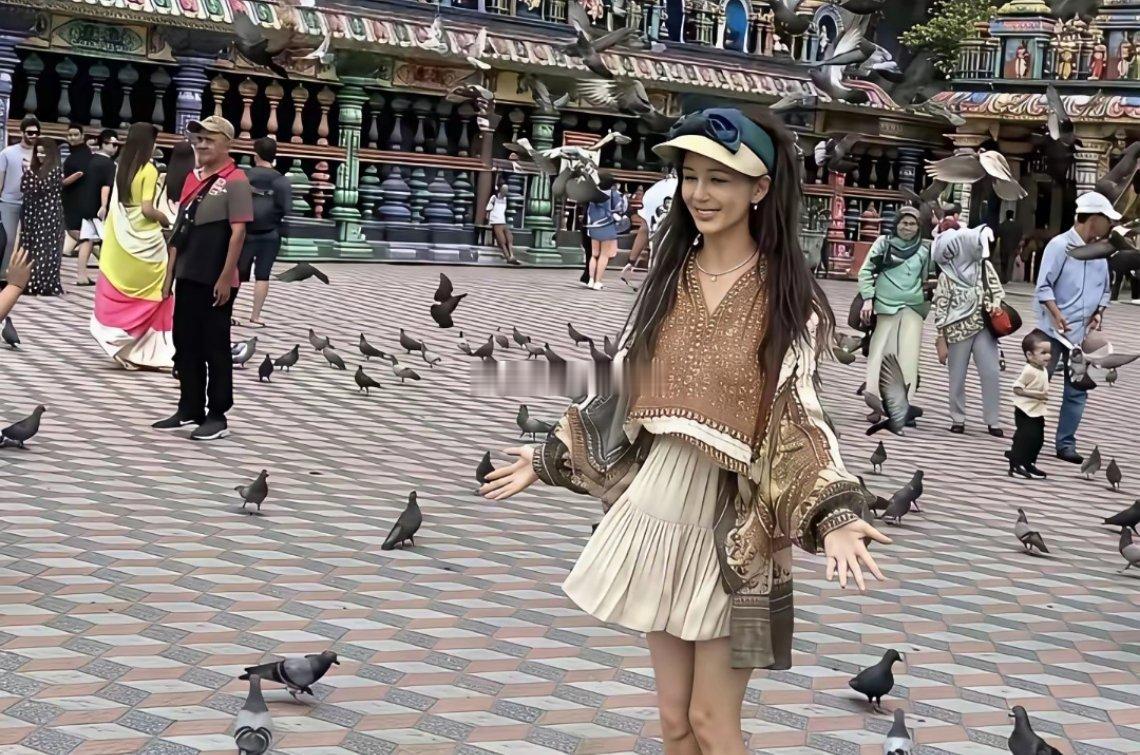 她应该是新疆最美的女明星了吧？生图太美了​​​
