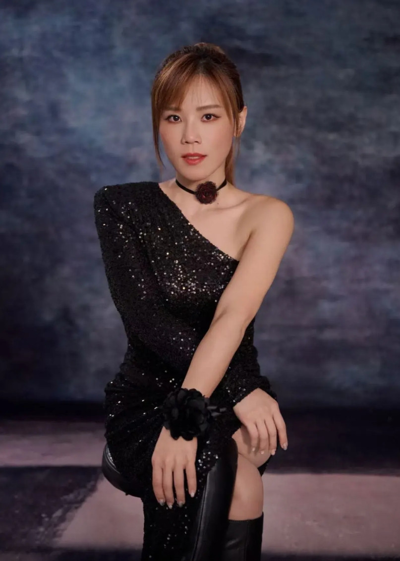 李佳薇演唱千年之恋的歌曲一出我觉得李佳薇是拿不到歌王的了陈奕迅点评李佳薇