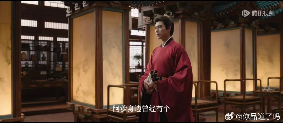 段胥父亲催婚白日提灯刚被心上人狠心推开，归家就被父亲安排婚事。段胥表面顺从，心底