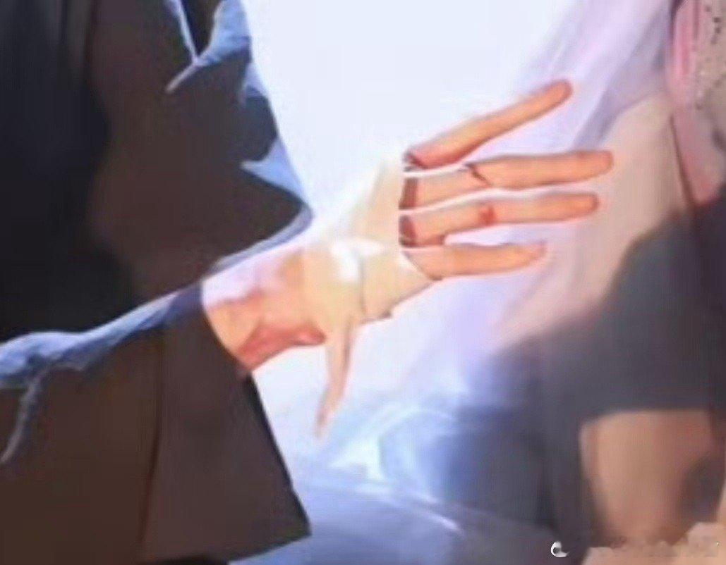 终于有人夸陈飞宇的手了陈飞宇的手是被古偶之神吻过的吧！剑起时骨节分明如竹枝，垂