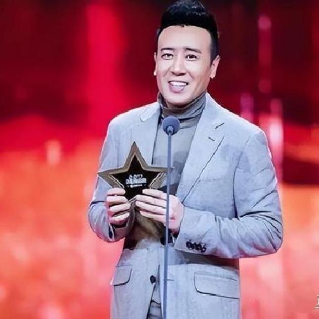 于和伟的磕巴发言太真挚：真正的成功，藏在初心与坚持里54岁于和伟回母校发言