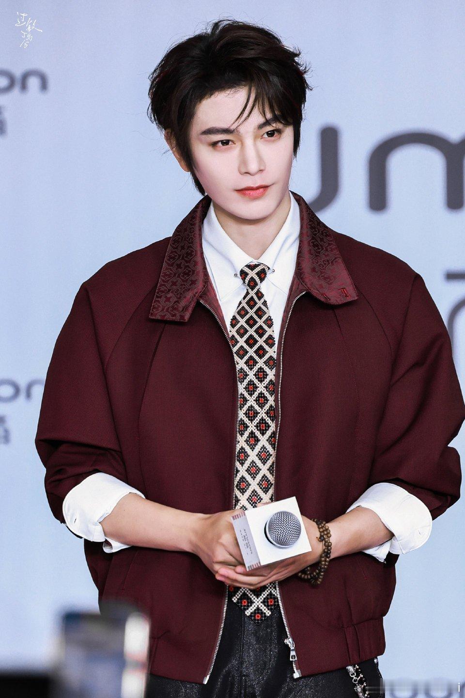 给丁禹兮宇宙不解释丁禹兮红毛挑染太超过了​​​