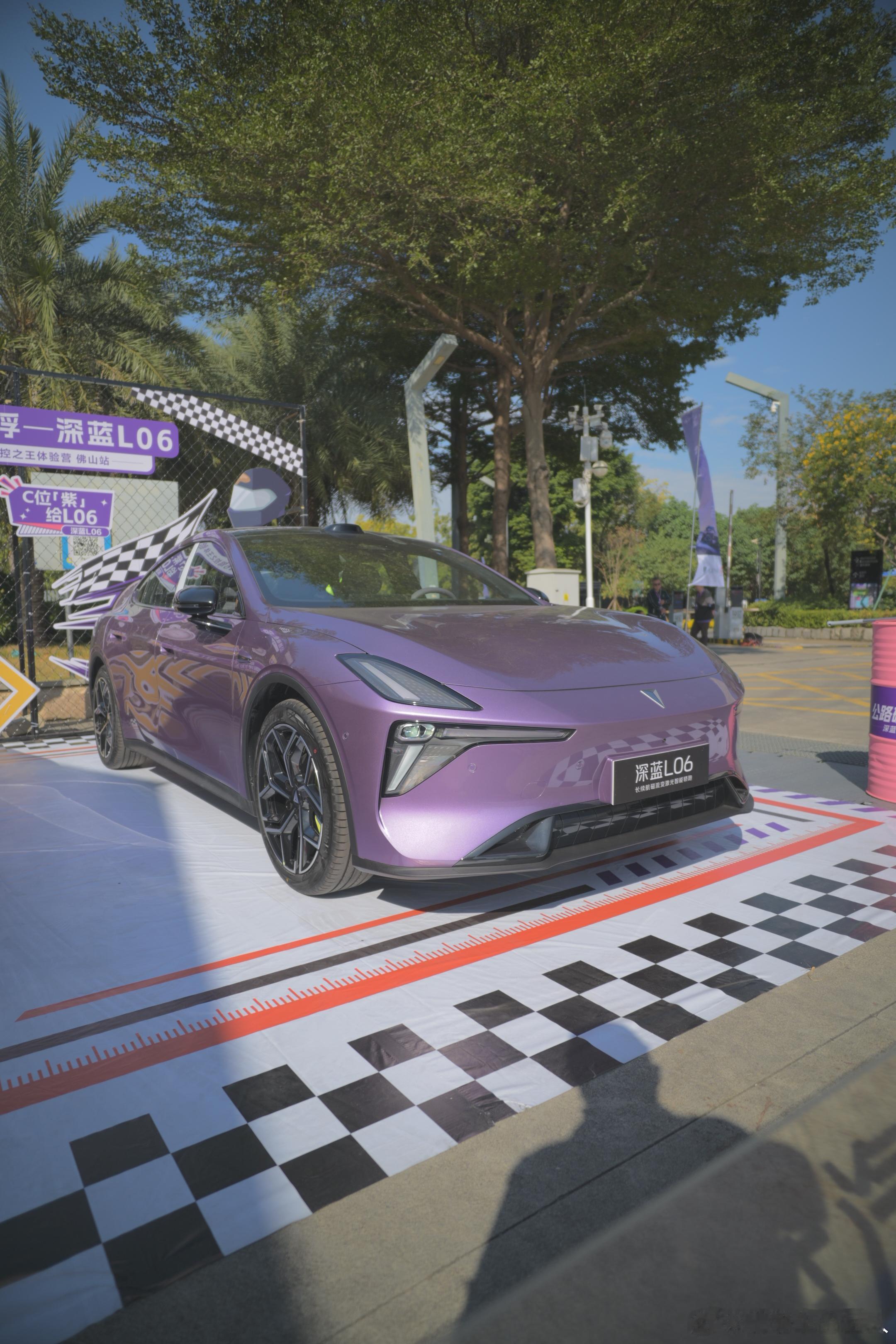 周末勤力哥参加了深蓝L06的试驾会，有两点很深刻。一是试驾的路况很全面，有场地