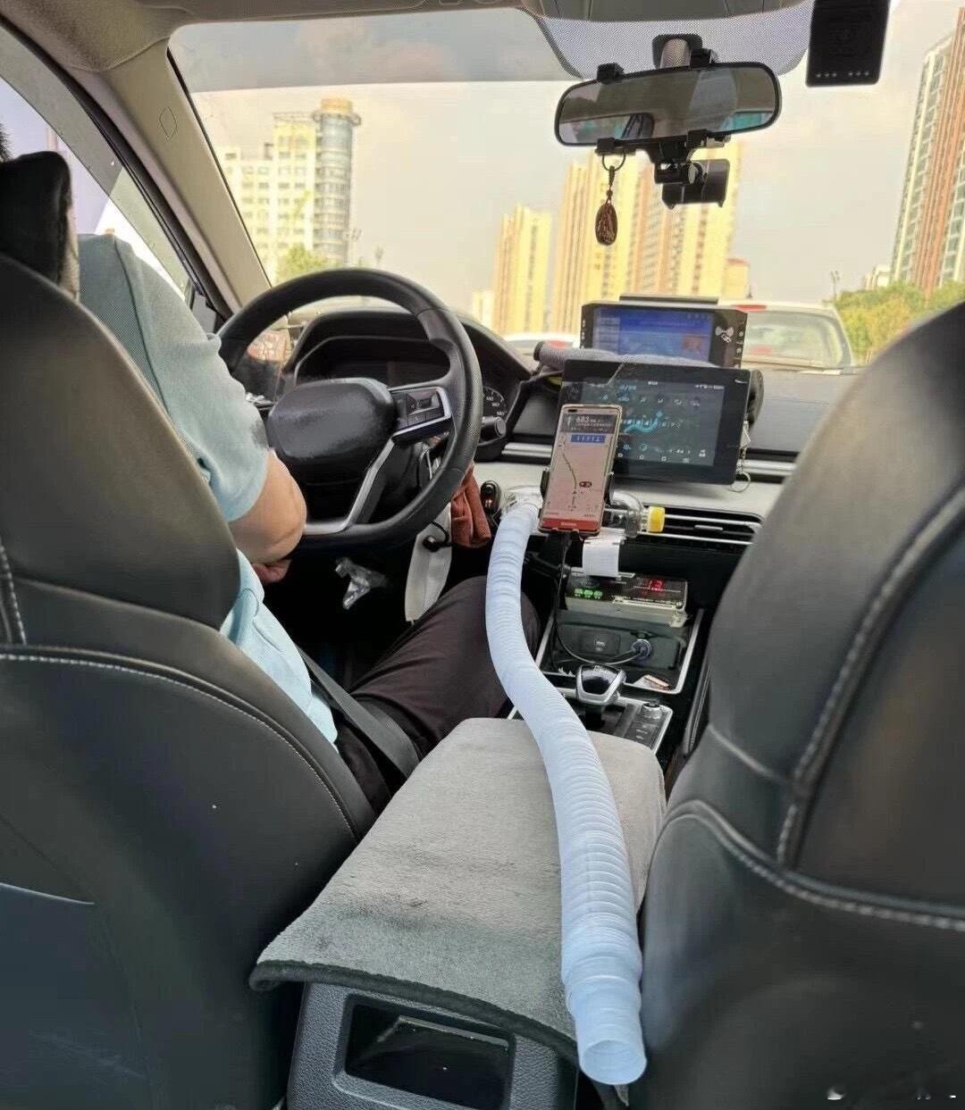 打车打到了一个很为后排乘客着想的滴滴[笑着哭][笑着哭]​​​