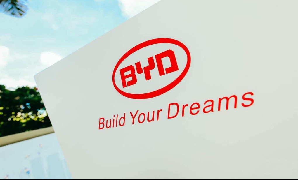 在电动化的技术方面，国内估计没人有比亚迪深厚。但是吉利就是能做到同价位...