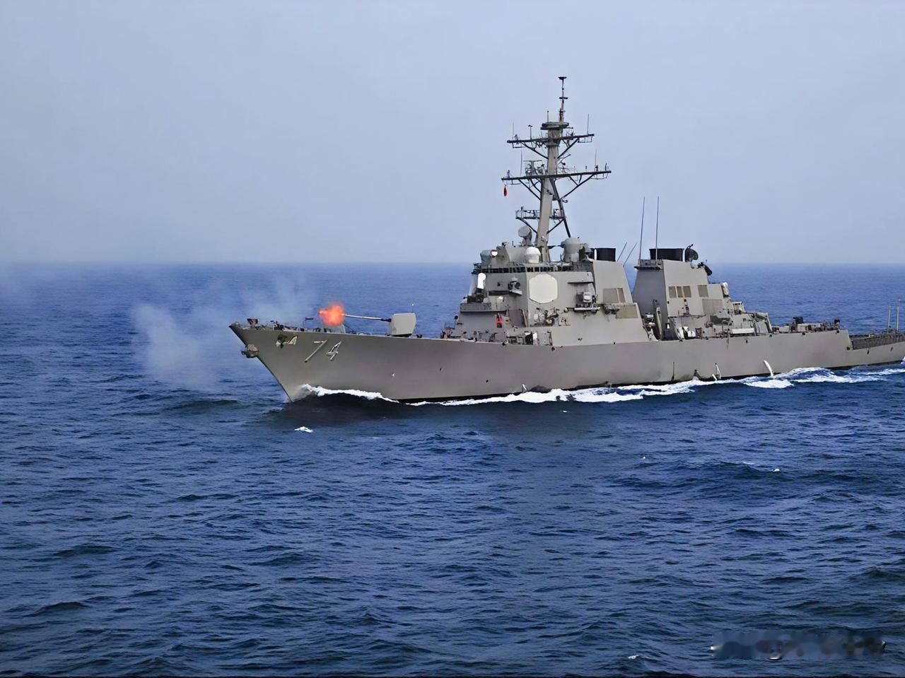 哈梅内伊可能要慌了，手下的人乱来！美国中央司令部称，两艘伊朗炮艇在霍尔木兹海