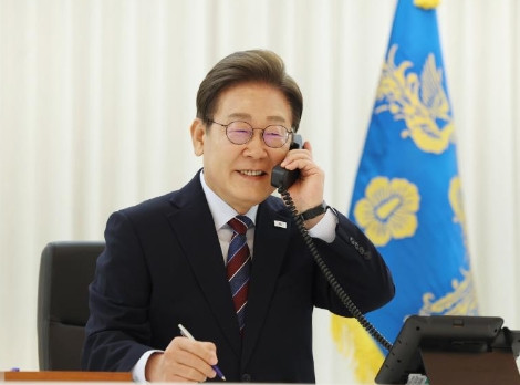 深思熟虑过后，李在明不来看阅兵了？中美之间，韩国该怎么选 本月初，韩国媒体高