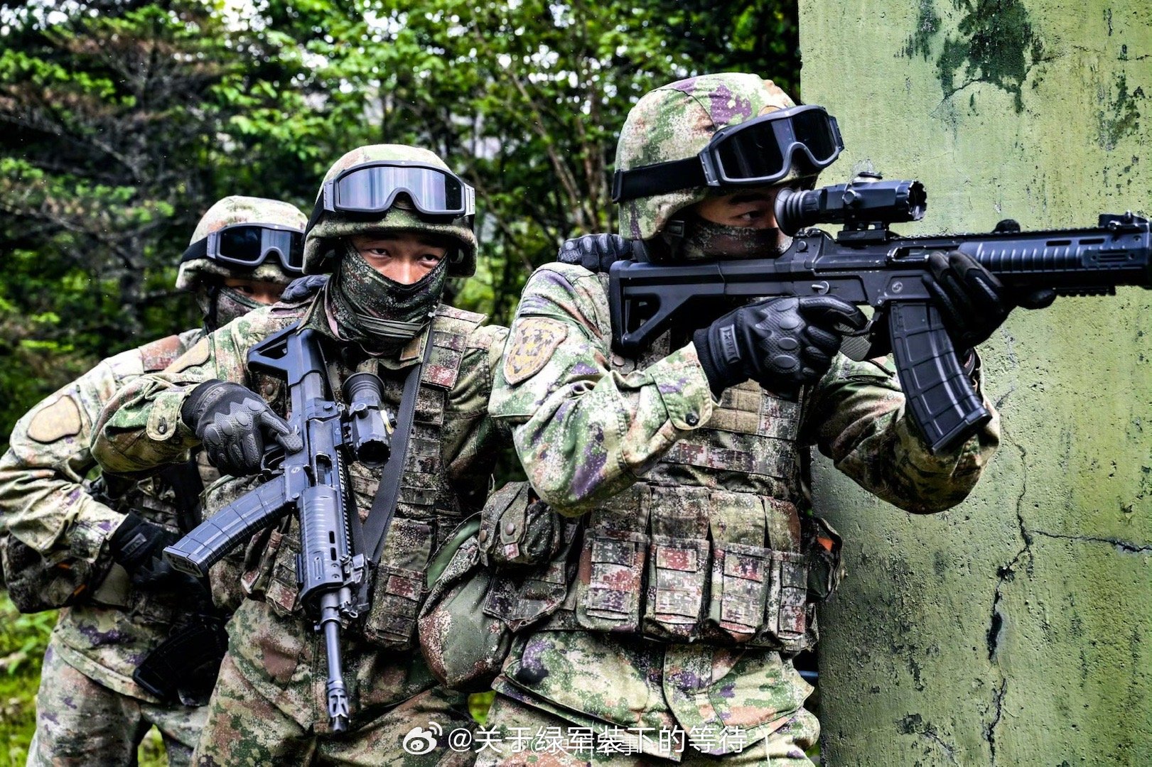 关于绿军装下的等待【太帅了！侦察兵高原演练超带感】近日，西藏军区某部侦察分队