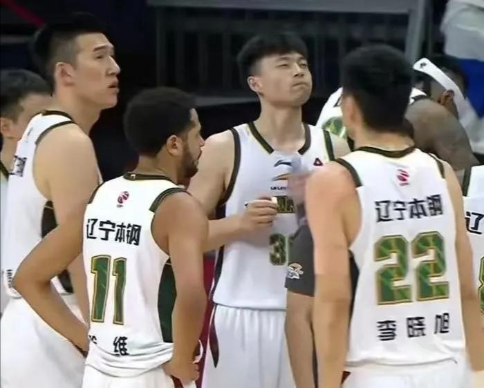 辽篮12人大名单出炉，阵容补强背后暗藏隐患辽篮新赛季12人大名单基本尘埃落